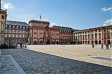 schloss ehrenhof